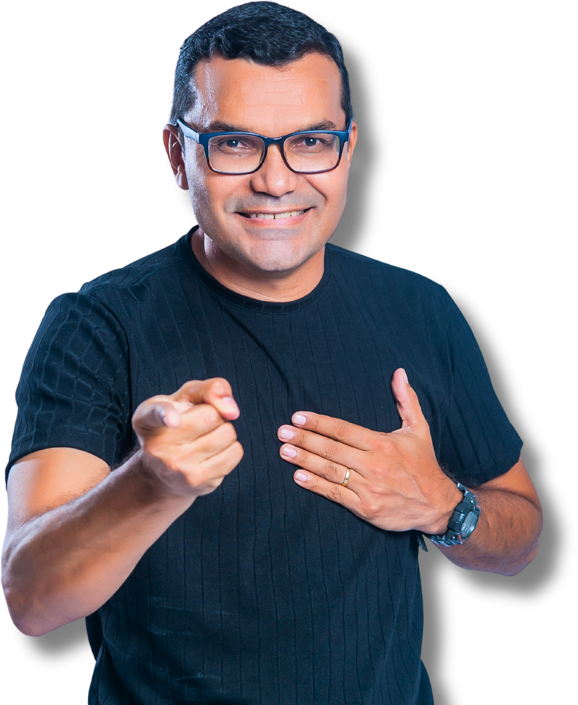 Davi Rocha, candidato a deputado estadual, sorrindo e apontando para a câmera